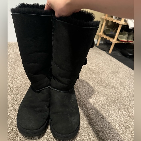 Uggs Size 10 / good condition - Picture 2 of 3